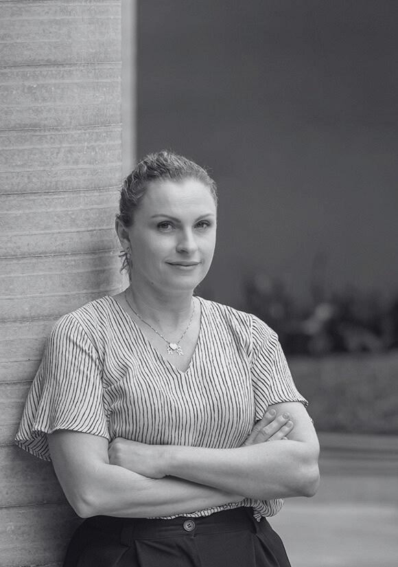 Retrato da arquiteta Marina Frigeri, sócia-fundadora do Studio FOS Iluminação.